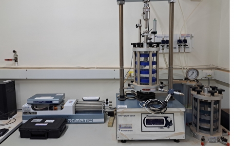 Soil Triaxial Testing Apparatus