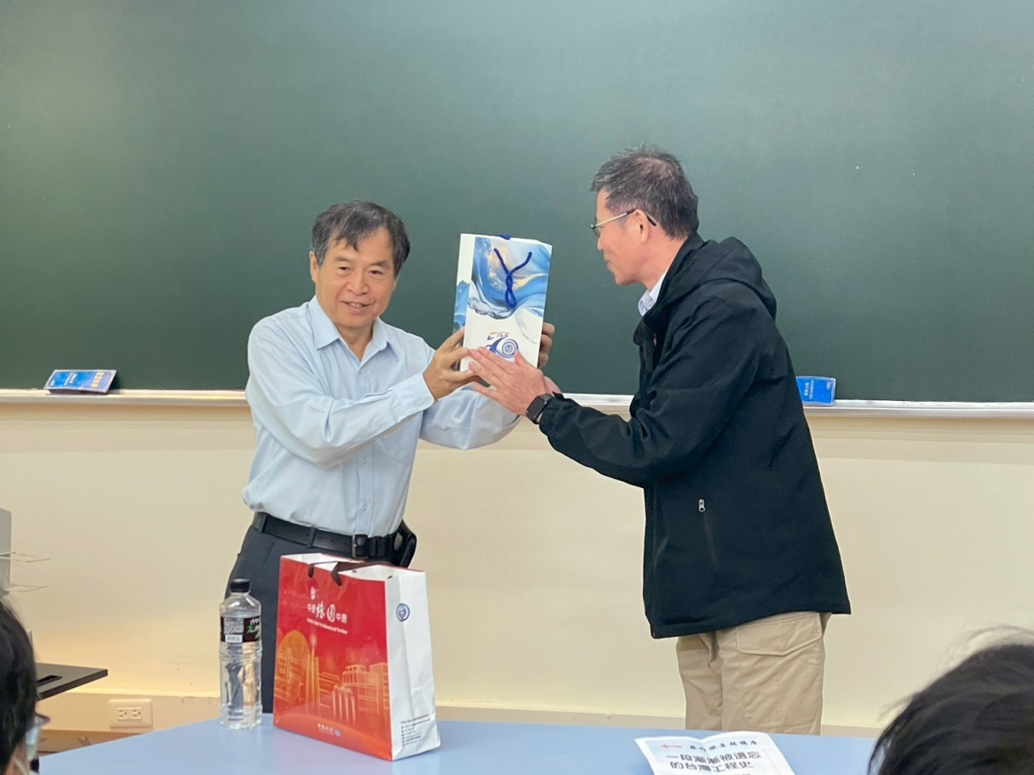 LINE_ALBUM_1119鄭文隆教授演講_251127_70 LINE_ALBUM_1119鄭文隆教授演講_251127_70